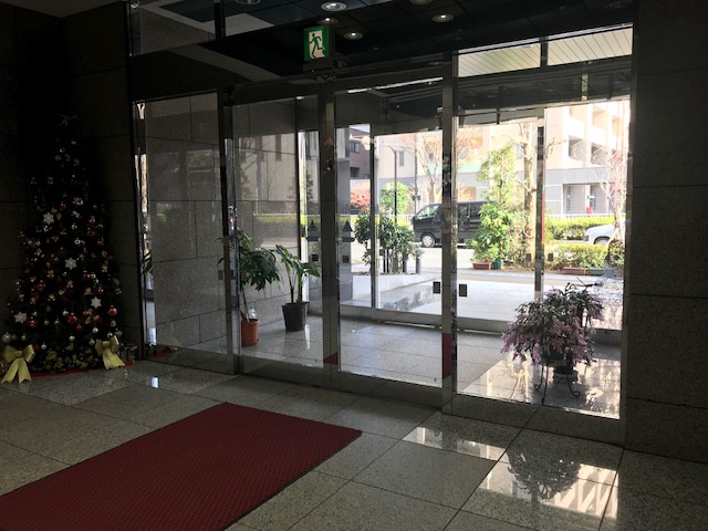 亀井ビルのロビー