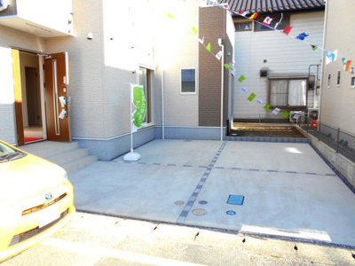 【駐車場】 | 新築　加須市　花崎4丁目　全2棟　2号棟　39坪 | ・花崎駅徒歩20分・駐車場2台並列・南向き・4LDKとWIC付とバルコニー・花崎北小・加須東中・