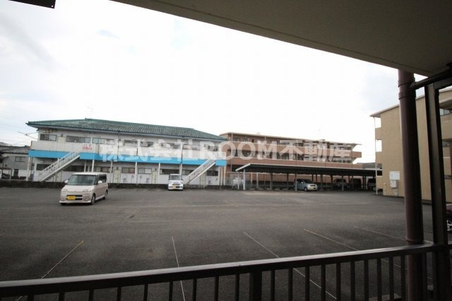 メゾンパークインの駐車場