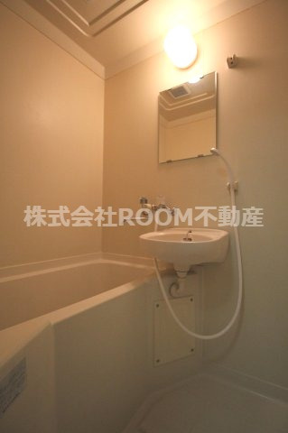 メゾンパークインの浴室