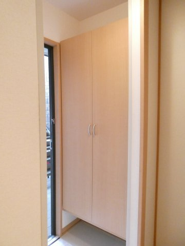 セジュール荒井の玄関|シューズボックス