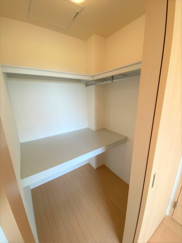 ロイヤルオークス弐番館の居間・リビング