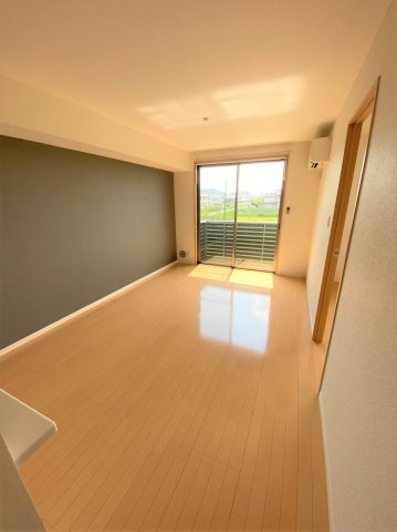 ロイヤルオークス弐番館の駐車場