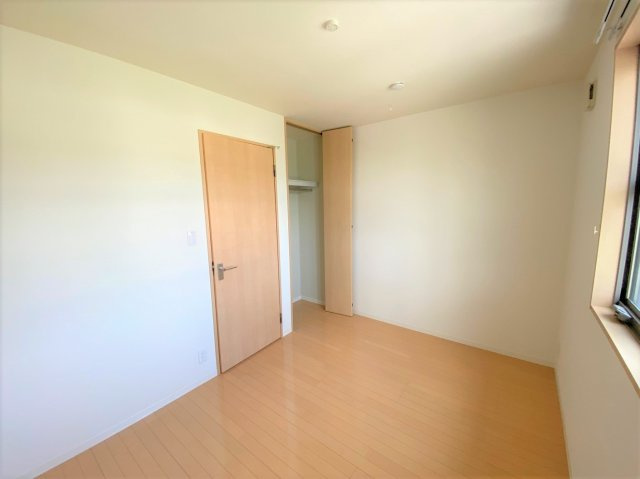 ロイヤルオークス弐番館の洋室