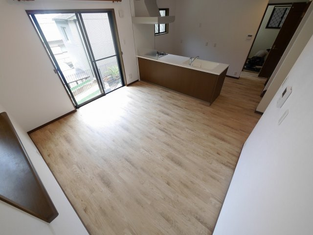 熊内町５丁目中古戸建（リノベーション）の居間・リビング
