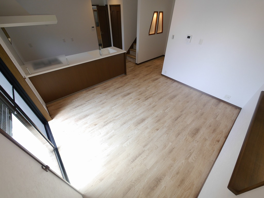 熊内町５丁目中古戸建（リノベーション）の居間・リビング
