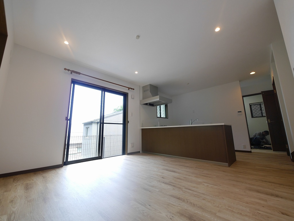 熊内町５丁目中古戸建（リノベーション）の居間・リビング