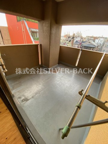 カダイ1号館のバルコニー