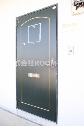 西村コーポレーションの玄関|収納もある玄関です