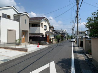 【前面道路含む現地写真】