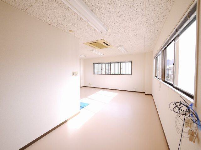 清和ビルの内装