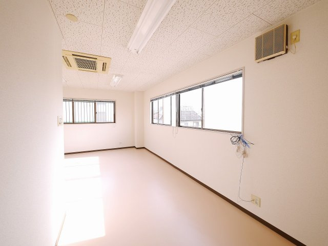 清和ビルの内装