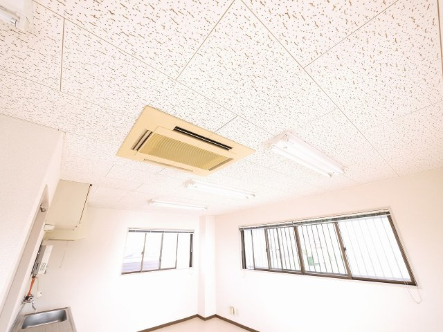 清和ビルの内装