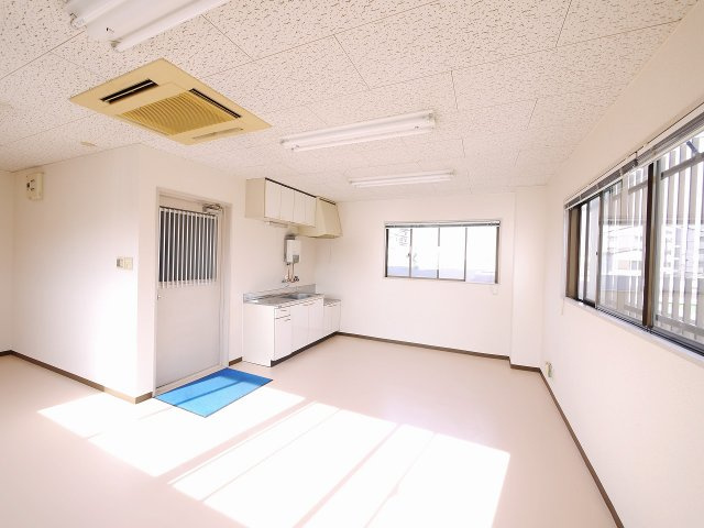 清和ビルの内装