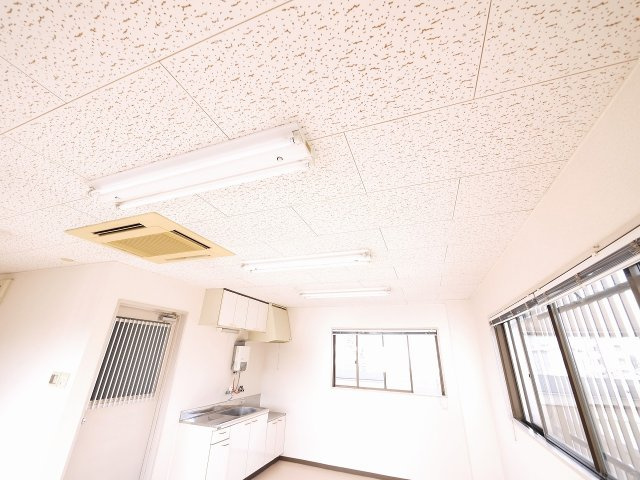 清和ビルの内装