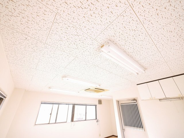 清和ビルの内装