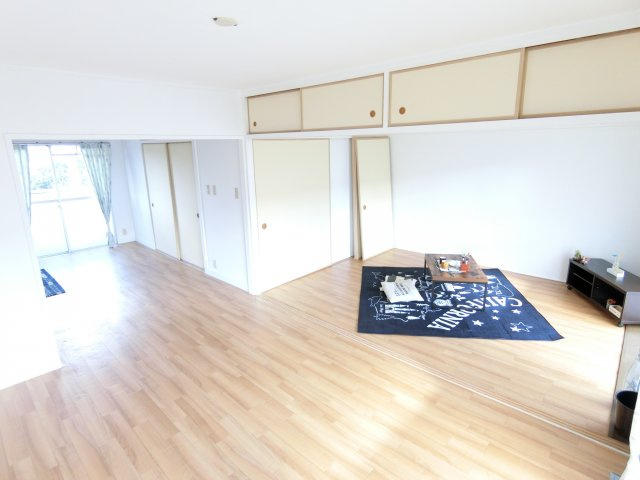 ヴィラナリー狭山1号棟の居間・リビング