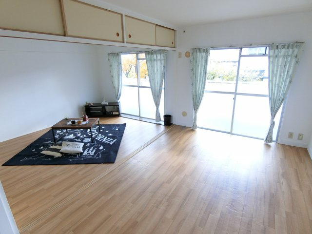 ヴィラナリー狭山1号棟の居間・リビング