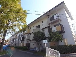 ヴィラナリー狭山1号棟のエントランス