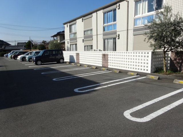 グラナコートの駐車場