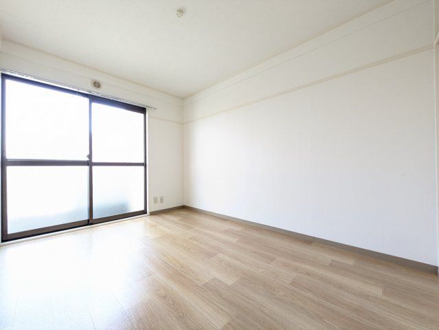 グランドール岡野Bの洋室