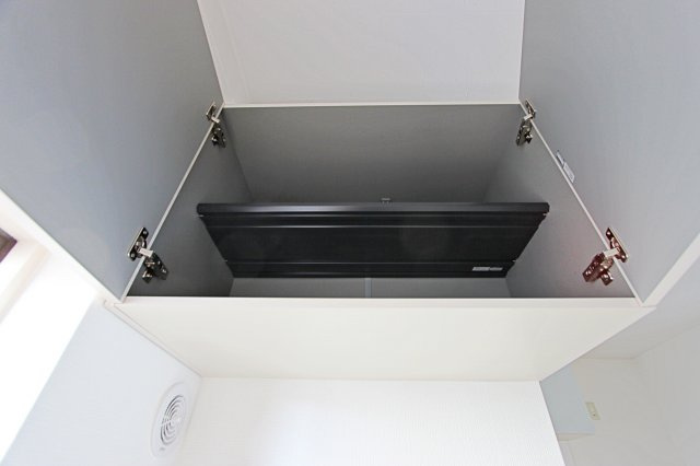 グランドール岡野Bの浴室|上部玄関収納内