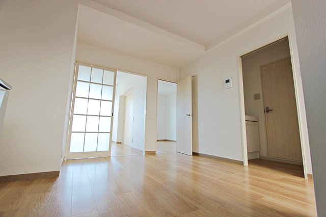 グランドール岡野Bの居間・リビング