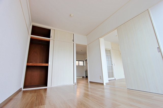 グランドール岡野Bの収納|和室から洋室へリフォーム