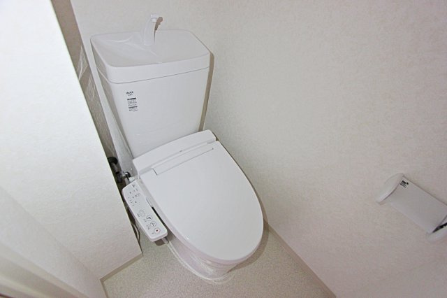 グランドール岡野Bのトイレ|温水洗浄便座