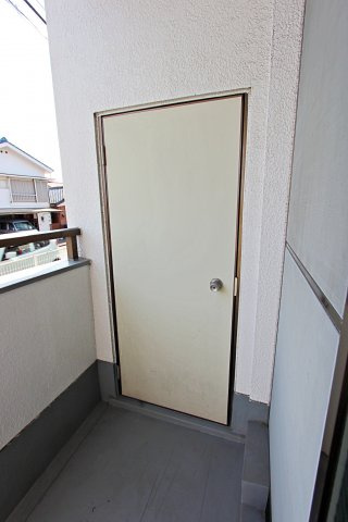 グランドール岡野Bの設備|バルコニーの物置