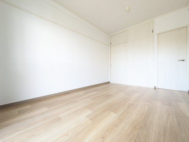 グランドール岡野Bの居間・リビング