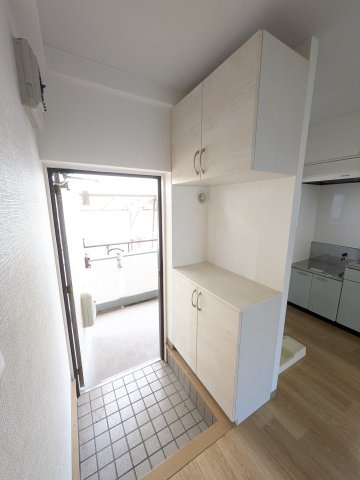 グランドール岡野Bの玄関