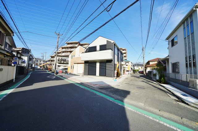 【横浜市保土ケ谷区瀬戸ケ谷町73-8新築戸建て１号棟】★仲介手数料無料★（瀬戸ヶ谷小学校・岩崎中学校）の前面道路含む現地写真