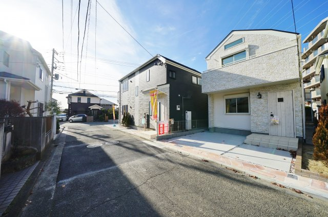 【横浜市保土ケ谷区瀬戸ケ谷町73-8新築戸建て１号棟】★仲介手数料無料★（瀬戸ヶ谷小学校・岩崎中学校）の前面道路含む現地写真