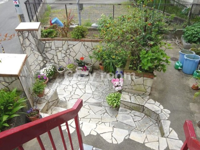 【エントランス】 | ヴィラ大一マンション | エントランスのお庭は手入れがされています(^-^)