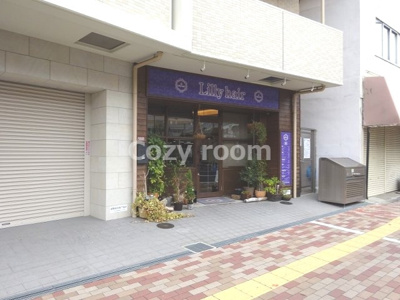 【周辺】 | シュエット | マンション１階には美容院があります