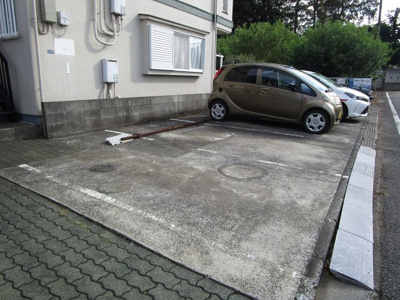 【駐車場】 | ヴィラージ | 車をお持ちの方に嬉しい駐車場付きの物件です