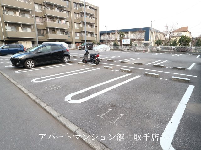 ヴィレッジ華の駐車場
