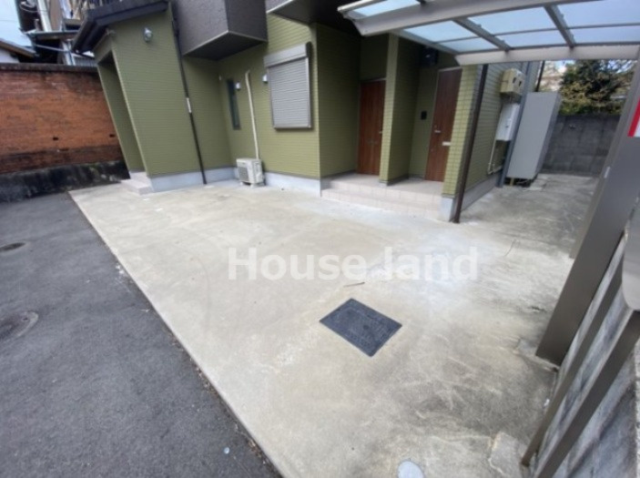 エステート寿の駐車場