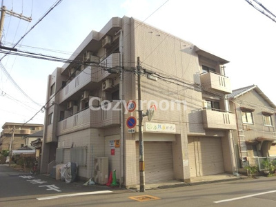 【外観】 | アパートメントSUITA | 落ち着いた外観です。