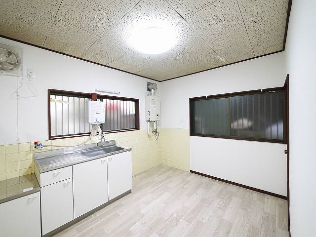 奈良市南紀寺町5丁目　テラスの内装|きれいな内装です