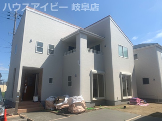 【外観】 | 岐阜市旦島　新築建売残り1棟　北西角地！日当り良好　前面道路も広くお車停めやすいです♪インナーバルコニー