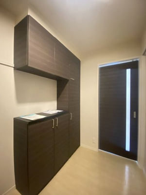 【玄関】 | リヴェールシャトー綱島【SHM】 | 玄関には上下タイプのシューズボックス付き！