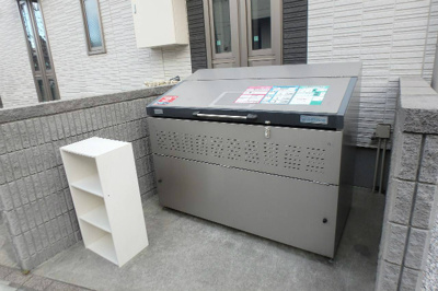 【その他共用部分】 | リヴェールシャトー綱島【SHM】 | 敷地内ごみ置き場でごみ出しもらくらく～♪