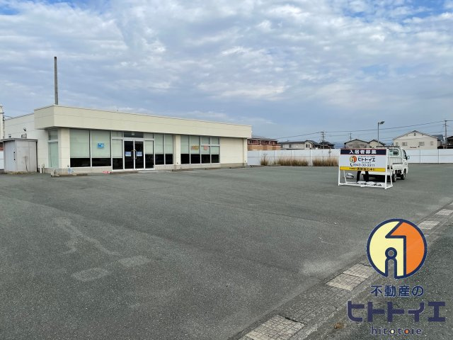 稲富店舗の駐車場