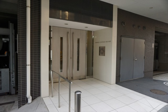 センチュリー横濱鶴見(鶴見区本町通3丁目）のエントランス|毎日通るエントランスはこのようになっています