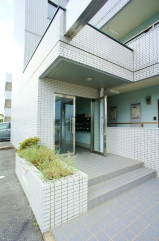 アザレアハイツ江崎【キャッシュバック対象物件】のエントランス