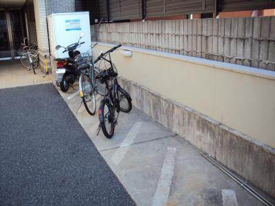 THE BASE四条大宮（ザ・ベース四条大宮）の駐車場|駐輪場
