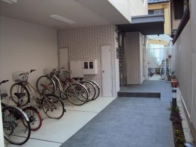 Nadia（ナディア）の駐車場|駐輪場