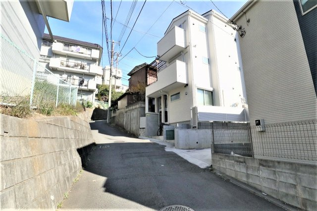 ♪新築戸建（鶴見区東寺尾東台）の前面道路含む現地写真|前面道路含む現地写真です